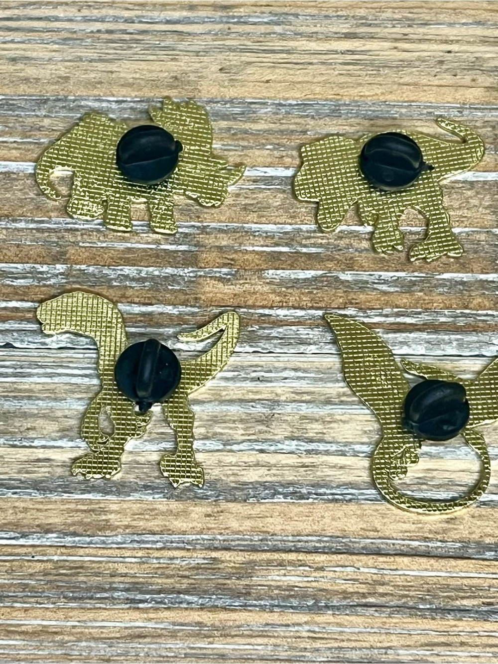 Boutique Bundle: 4 Detailed Jurassic Dinosaur Enamel Lapel Pins - Picture 4 of 13